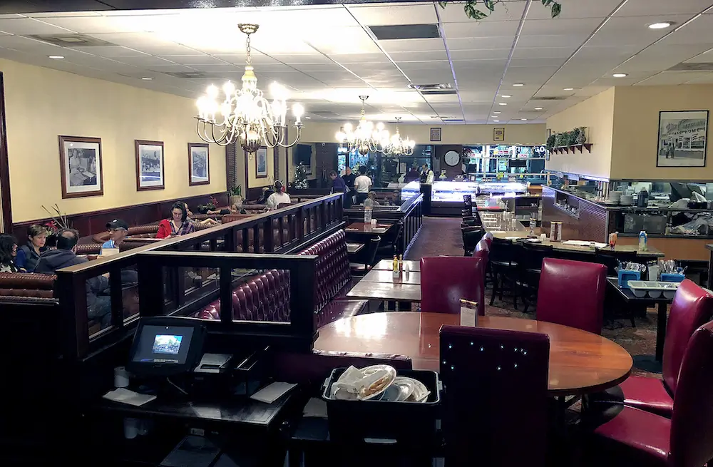 abogado en Woodland Hills para descansos de comida no pagados de trabajadores de restaurantes