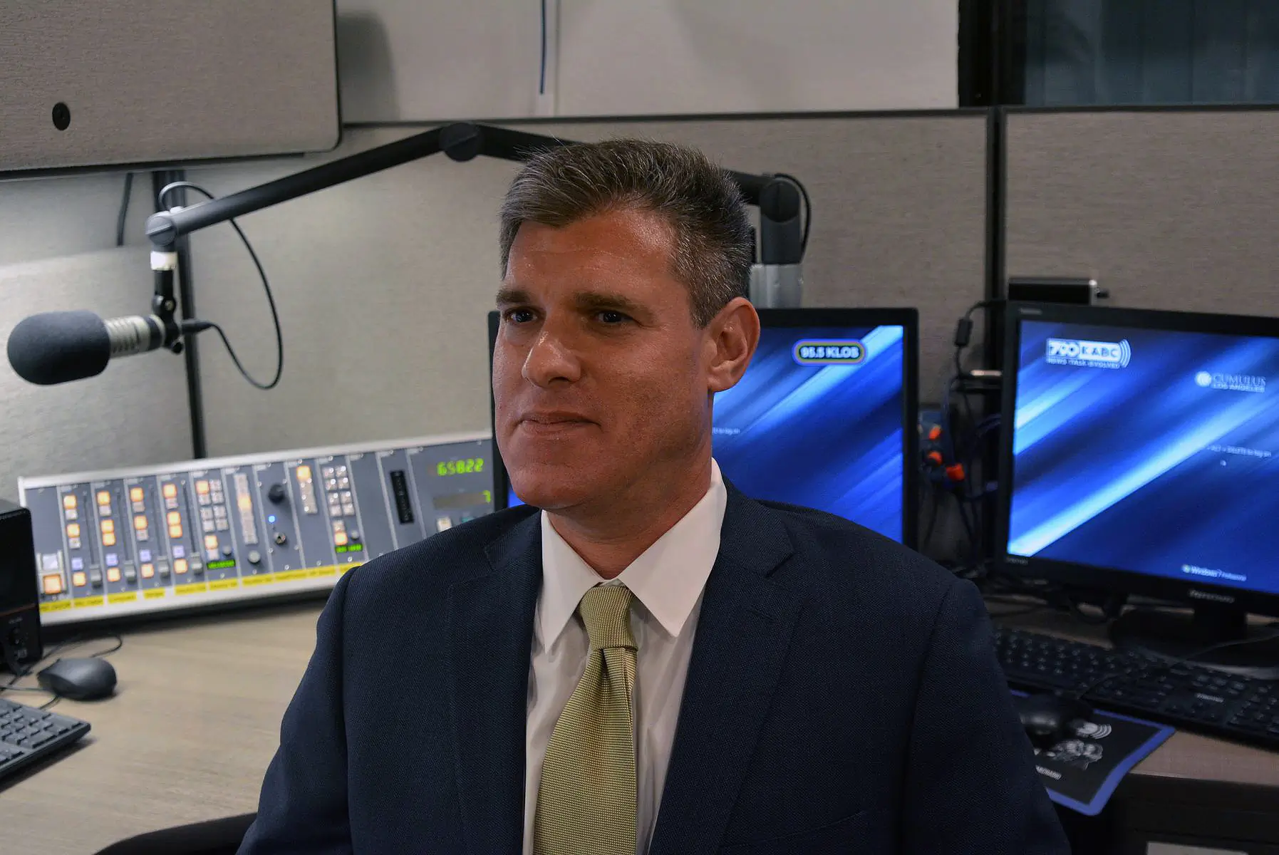 Temas de derecho laboral tratados en el Karl Gerber Workplace Lawyer Show, Los Angeles 105.1 FM