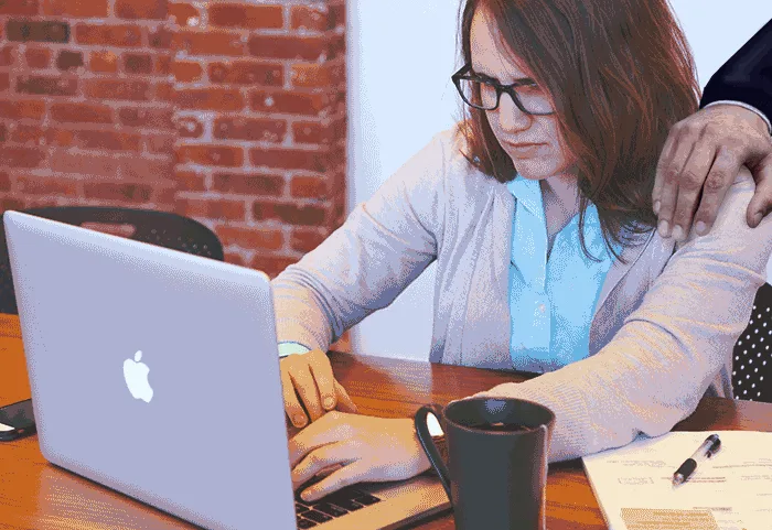demandar por acoso sexual en el lugar de trabajo